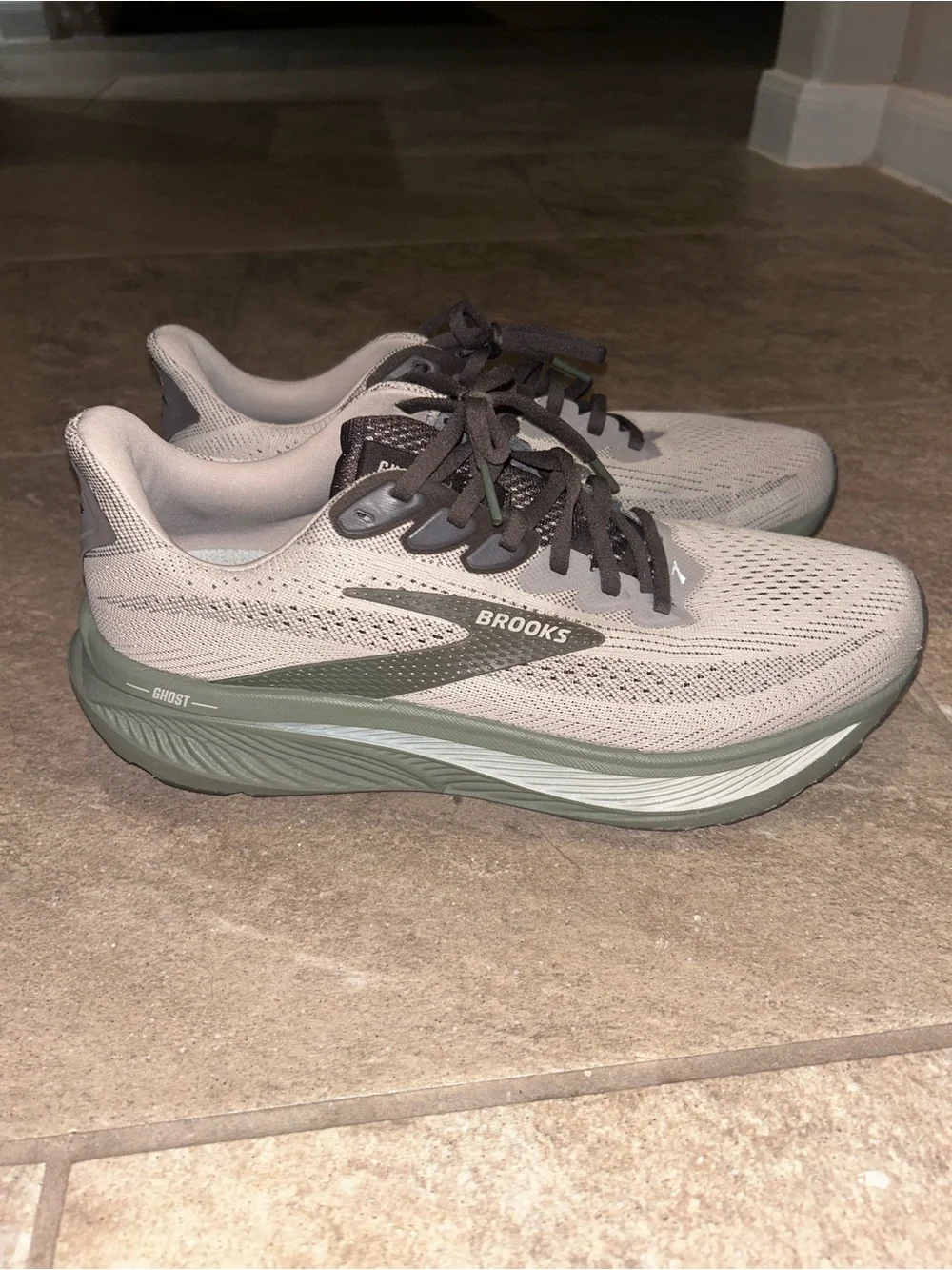 Brooks Men’s Ghost 17 Neutral Running Shoe
